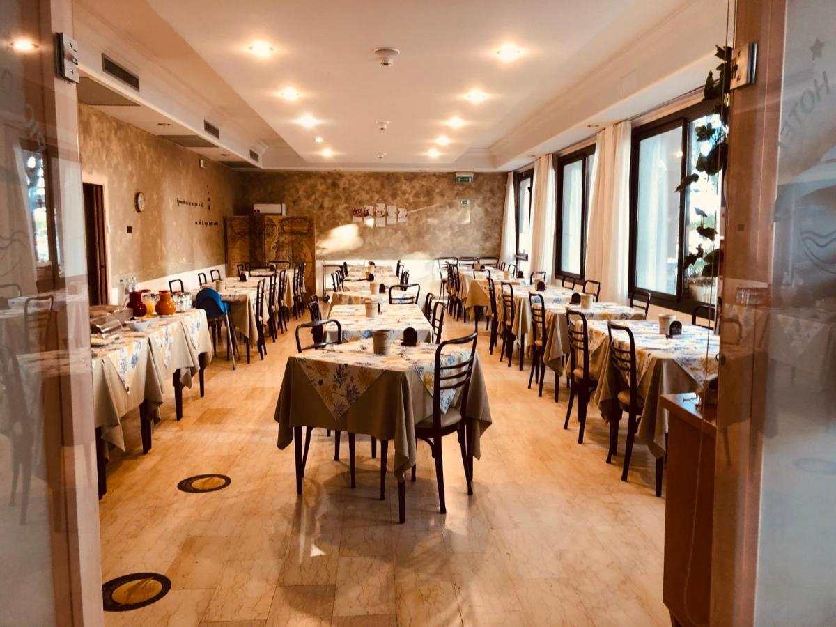 Piccolo Hotel Чезенатико Экстерьер фото